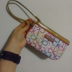 Wristlet purse